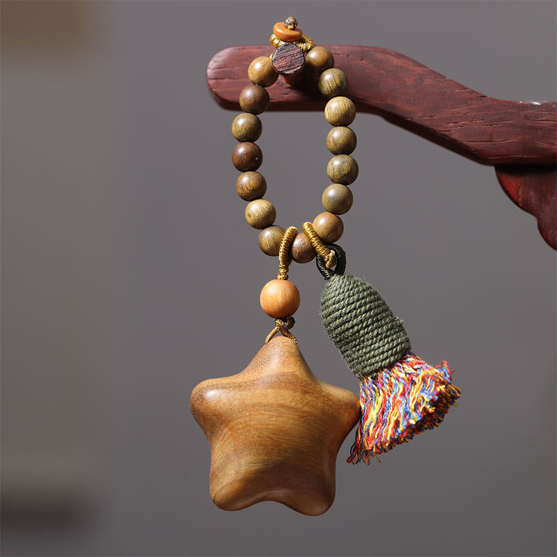 Porte-clés en corde de bois de santal vert naturel avec Buddha Stones et pompons, étoile, lune et abondance