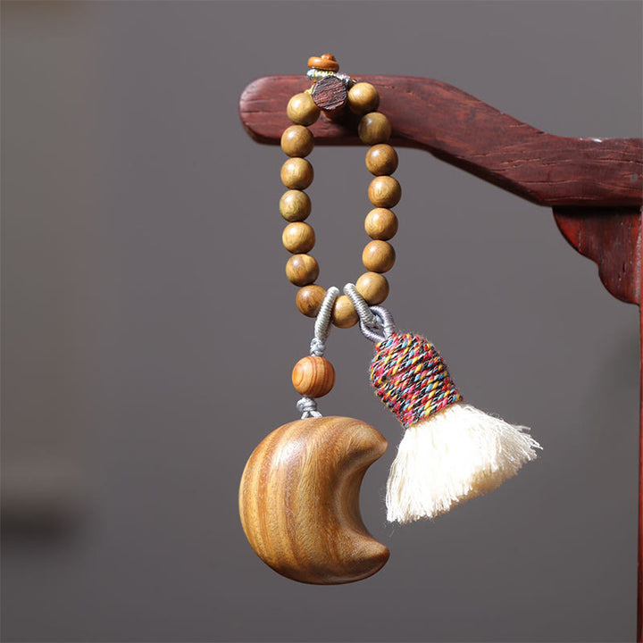 Porte-clés en corde de bois de santal vert naturel avec Buddha Stones et pompons, étoile, lune et abondance