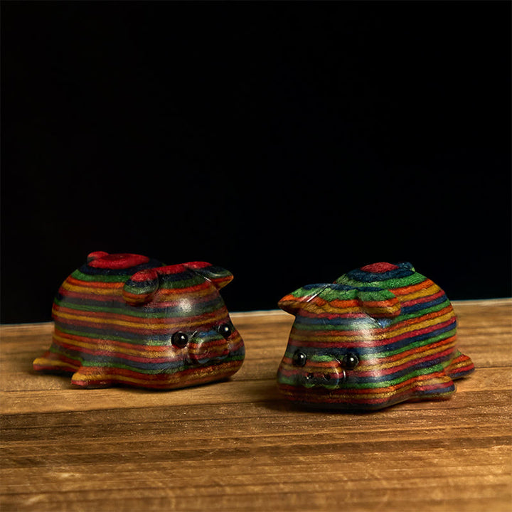 Lot de 2 mini Buddha Stones en forme de cochon arc-en-ciel sculptées en eucalyptus - 2 pièces de cochon 30*19 mm - image 0