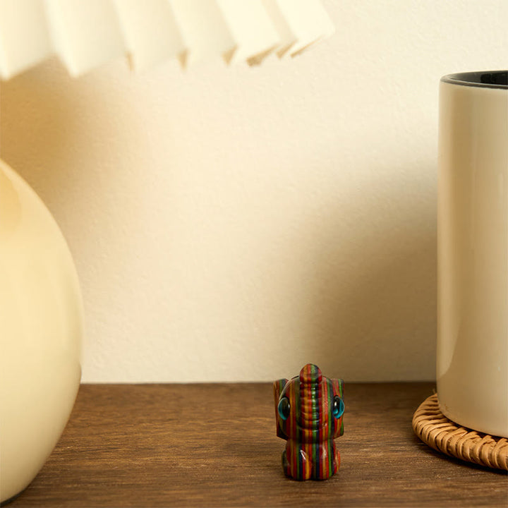 Lot de 2 mini Buddha Stones en eucalyptus arc-en-ciel sculptées en forme d'éléphant - image 5