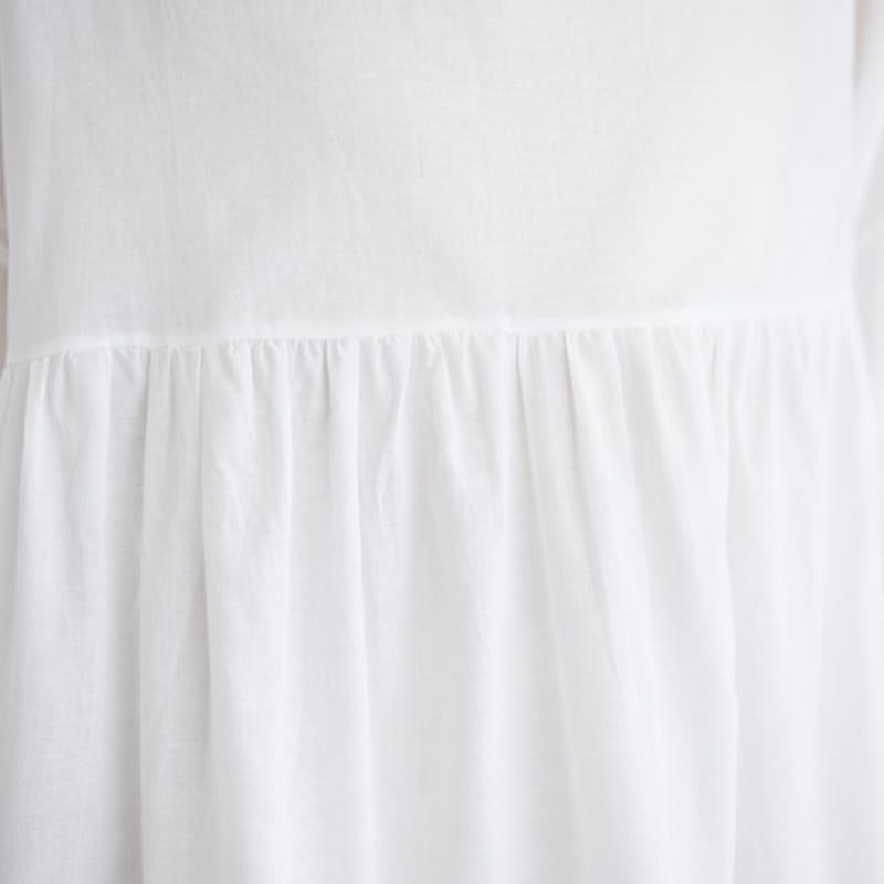 Robe mi-longue plissée en coton à col ras du cou et manches mi-bouffantes, couleur unie, motif Buddha Stones - image 18