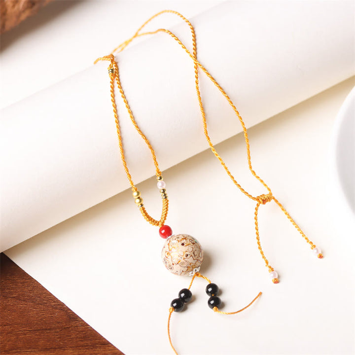 Collier pendentif en Buddha Stones, bois d'ébène, perles de Vénus Aurora, laque, artisanat de la paix - Breloque beige (beige aléatoire) - image 5