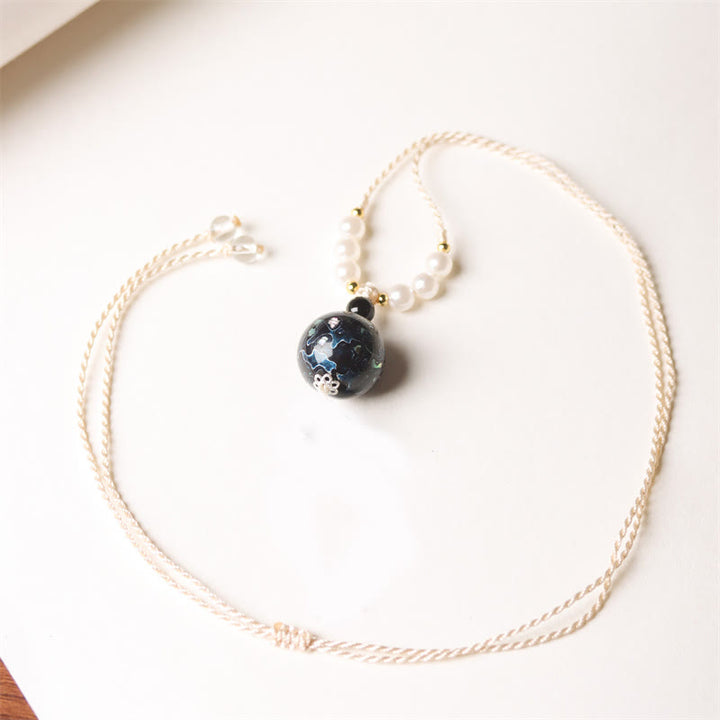 Collier pendentif en perles artisanales en bois d'ébène et laque Aurora , Buddha Stones - Bleu foncé (bleu aléatoire) - image 7