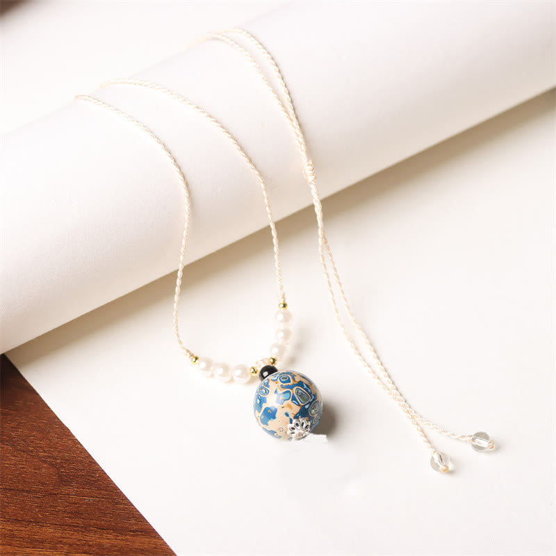 Collier pendentif en perles artisanales en bois d'ébène et laque Aurora , Buddha Stones - Bleu Blanc (Bleu Blanc Aléatoire) - image 13