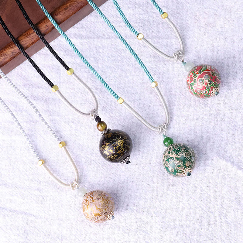Collier pendentif en perles artisanales en bois d'ébène et laque colorée, Buddha Stones - image 2