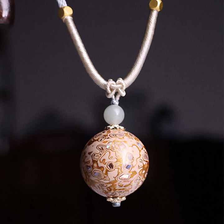 Collier pendentif en perles artisanales en bois d'ébène et laque colorée, Buddha Stones - Beige (couleur beige aléatoire) - image 10