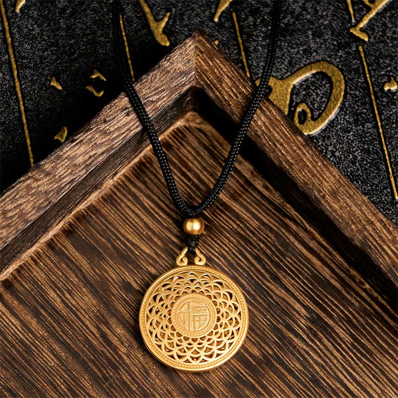 Collier pendentif en corde de fortune avec boussole et huit trésors en cuivre et Buddha Stones - Boussole aux huit trésors et personnage de Fu - image 1