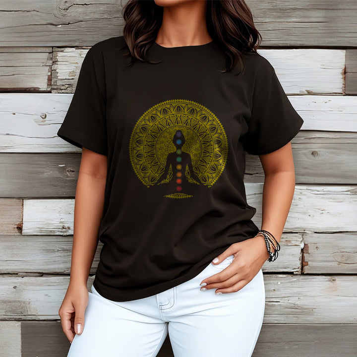 T-shirt décontracté en coton avec motifs de Buddha Stones et de chakras colorés et dorés - image 4