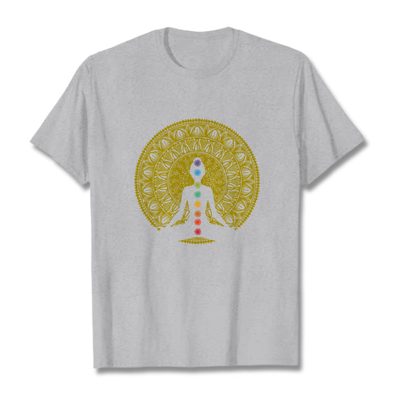 T-shirt décontracté en coton avec motifs de Buddha Stones et de chakras colorés et dorés - Gris clair - 2XL - image 20
