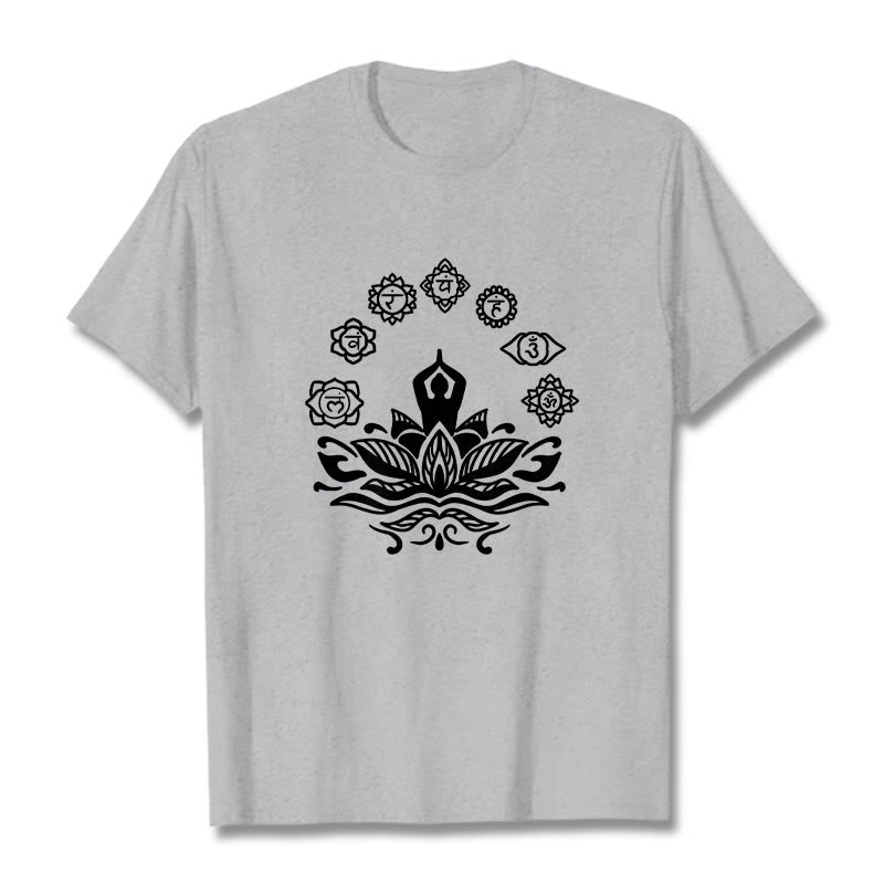 T-shirt décontracté en coton avec motif Buddha Stones et fleurs de lotus, méditation et sept chakras - Gris clair - 2XL - image 20