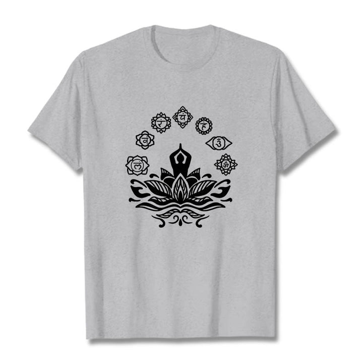T-shirt décontracté en coton avec motif Buddha Stones et fleurs de lotus, méditation et sept chakras - Gris clair - 2XL - image 20