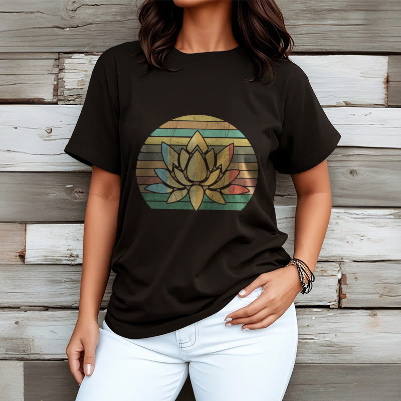 T-shirt décontracté en coton à rayures rétro avec motif de fleurs de lotus et Buddha Stones - image 4