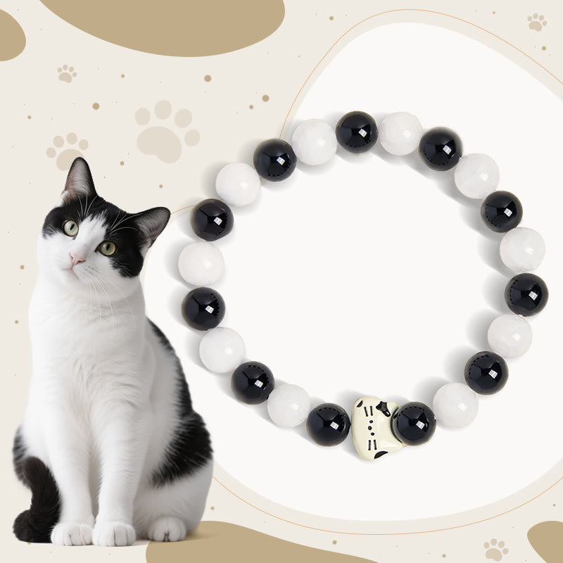 Bracelet porte-bonheur en Buddha Stones, chat bicolore, onyx noir, calcédoine blanche - Onyx noir (tour de poignet 14-16 cm) - image 1