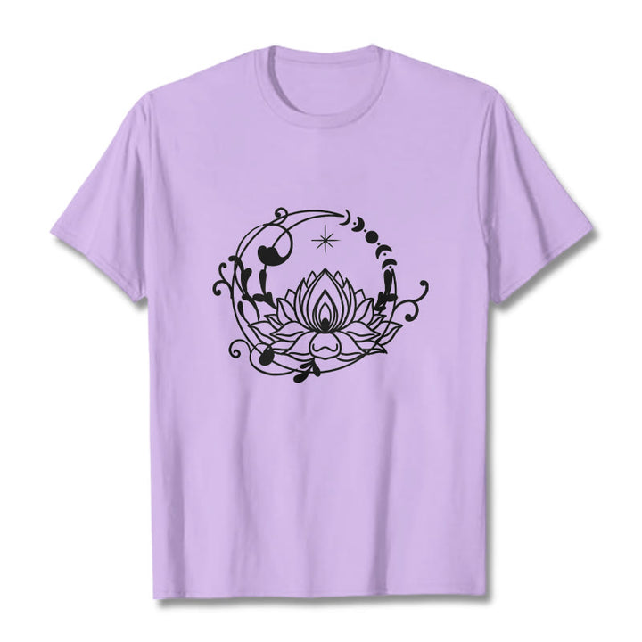 T-shirt en coton à motif de fleurs de lotus et de vignes fluides, motif simple, Buddha Stones - Prune - 2XL - image 17