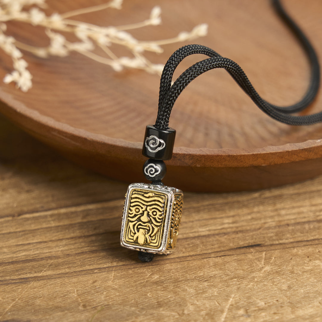 Collier pendentif carré en corde de protection avec Buddha Stones tibétaines Zakiram, déesse de la richesse - Zakiram - image 1