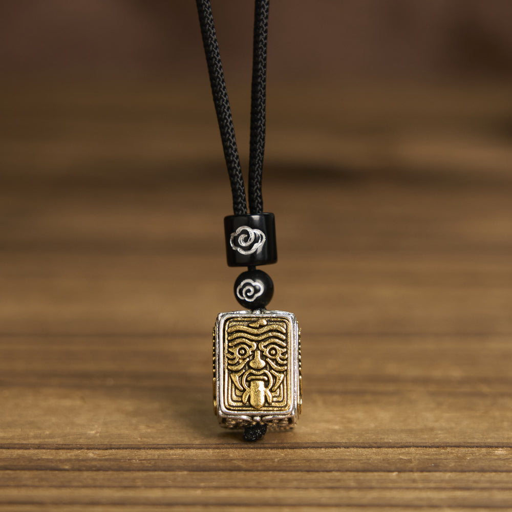Collier pendentif carré en corde de protection avec Buddha Stones tibétaines Zakiram, déesse de la richesse - image 1