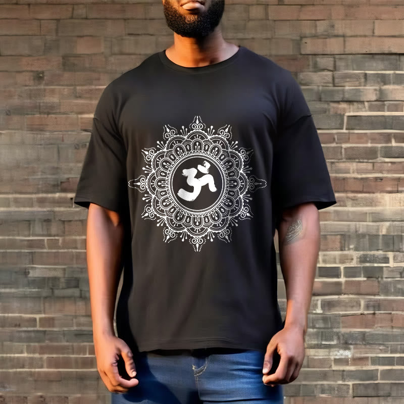T-shirt en coton avec motif de symboles Om et mandala symétriques et Buddha Stones - image 6