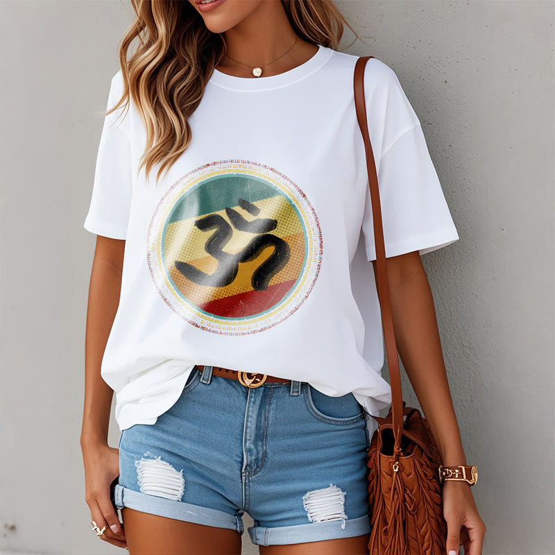T-shirt en coton avec motif mandala circulaire simple et coloré représentant des Buddha Stones et le symbole Om - image 3
