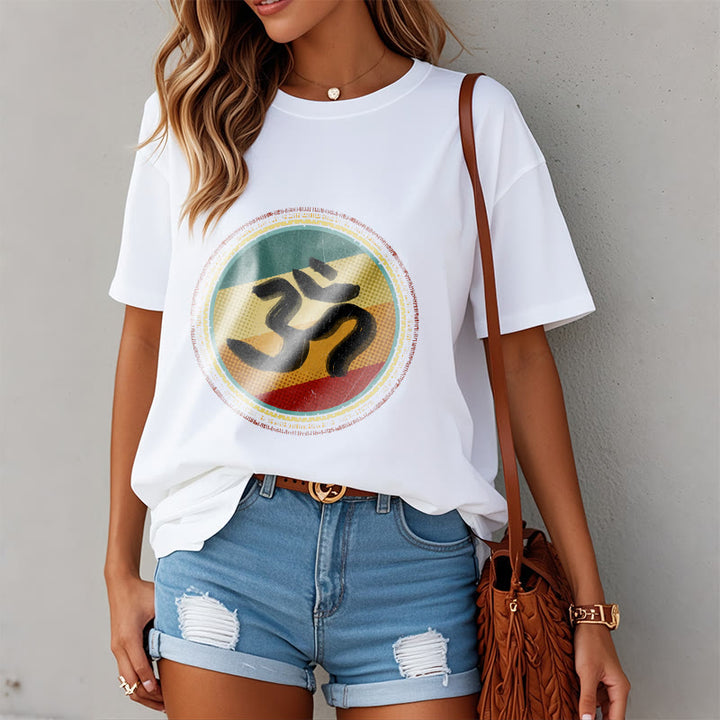 T-shirt en coton avec motif mandala circulaire simple et coloré représentant des Buddha Stones et le symbole Om - image 3