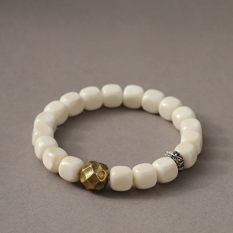 Bracelet calme en cuivre martelé et laiton avec graines de Bodhi et Buddha Stones - Graine de Bodhi (circonférence du poignet : 15-17 cm) - image 0