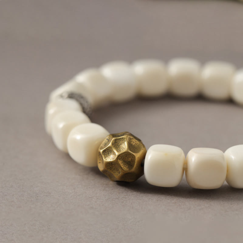 Bracelet calme en cuivre martelé et laiton avec graines de Bodhi et Buddha Stones - image 2