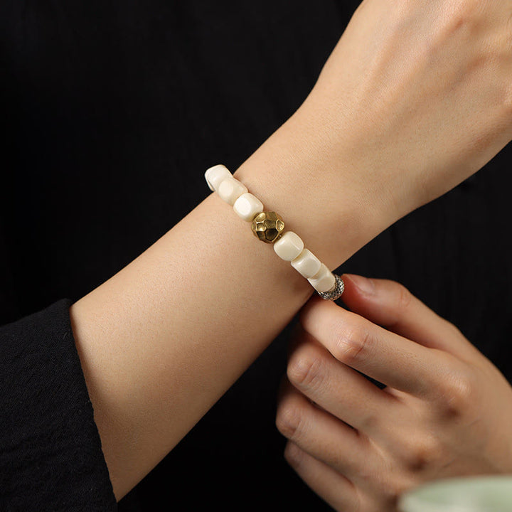Bracelet calme en cuivre martelé et laiton avec graines de Bodhi et Buddha Stones - image 4
