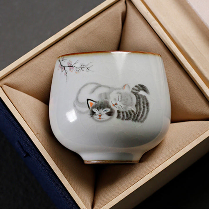 Buddha Stones Tasse à thé Kung Fu avec motif de chat mignon et branches, présentée dans un coffret cadeau. - Deux chats 5,8 cm x 6 cm x 120 ml - image 7