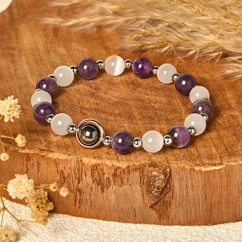 Bracelet d'équilibre en perles d'améthyste naturelle et œil de chat blanc de Buddha Stones - image 1