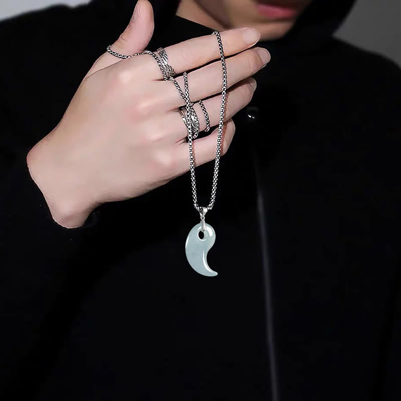 Collier pendentif porte-bonheur en jade et acier titane, orné Buddha Stones en forme de larme. - image 9