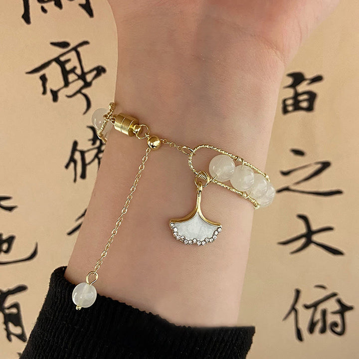 Bracelet porte-bonheur en perles de jade et feuilles de ginkgo de Buddha Stones