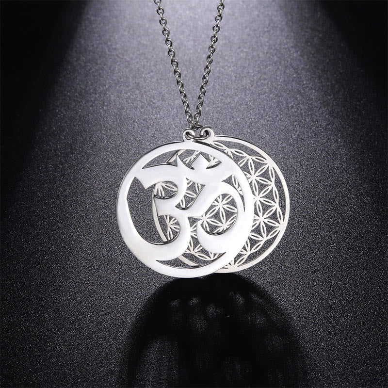 Collier pendentif en acier inoxydable avec Buddha Stones et symbole Om, motif floral creux - Argent - image 0