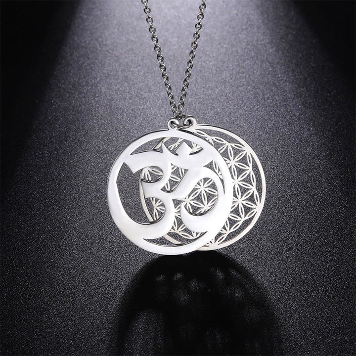 Collier pendentif en acier inoxydable avec Buddha Stones et symbole Om, motif floral creux - Argent - image 0