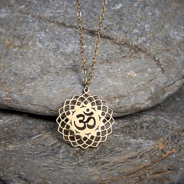 Collier pendentif en acier inoxydable avec Buddha Stones et lotus creux, symbole Om - Or - image 0