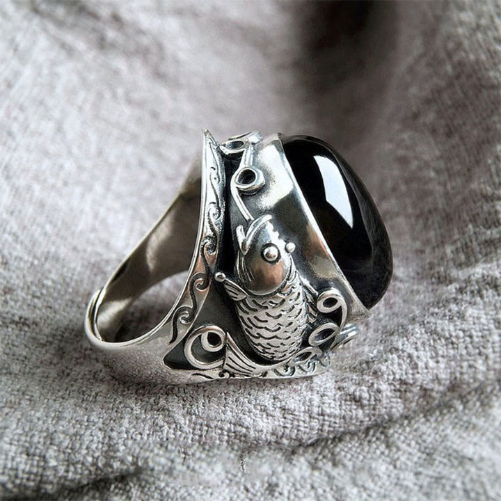 Bague ajustable en Buddha Stones noire avec symbole de force du poisson koï - image 2