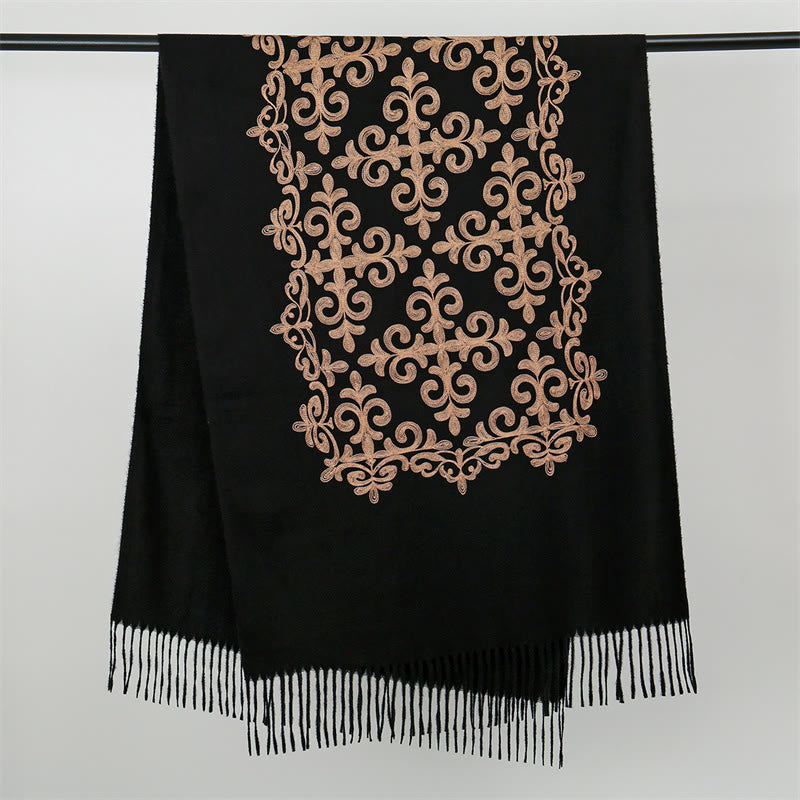Écharpe châle douillette à pompons en forme de losange noir et doré avec Buddha Stones - image 2