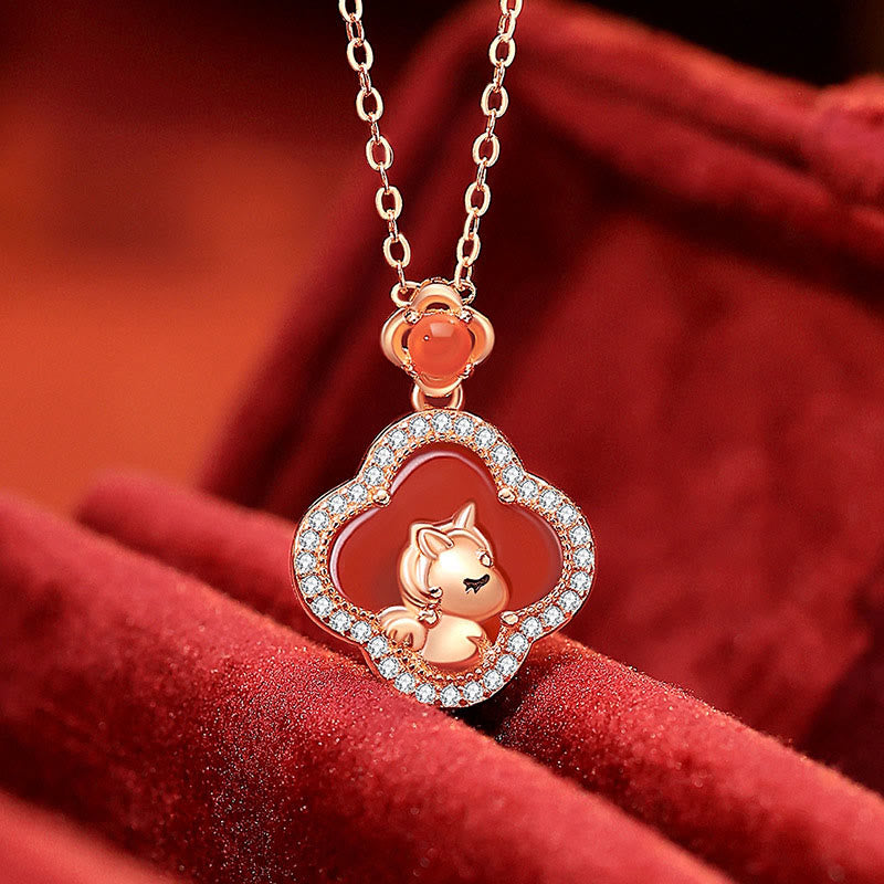 Buddha Stones pendentif calme en agate rouge avec breloque cheval en argent sterling 925 et trèfle à quatre feuilles - Agate rouge (Pensée logique ♥ Acceptation de soi) - image 0