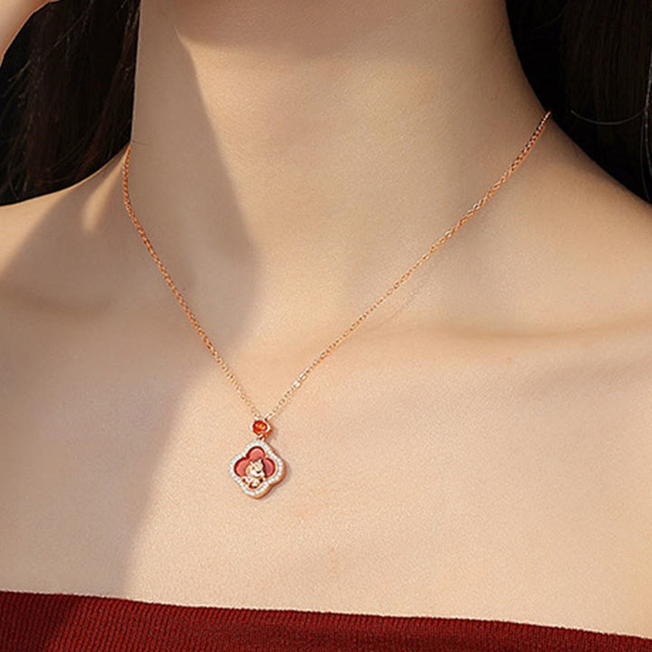 Buddha Stones pendentif calme en agate rouge avec breloque cheval en argent sterling 925 et trèfle à quatre feuilles - image 4