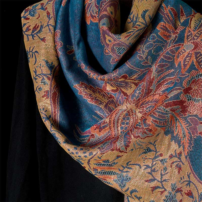 Écharpe douce à pompon avec motifs de fleurs rouges, feuilles et vignes, Buddha Stones , printemps - image 3