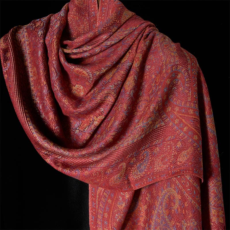 Écharpe confortable à pompons avec motif géométrique à rayures et fleurs de cajou rouges et roses de printemps - image 3