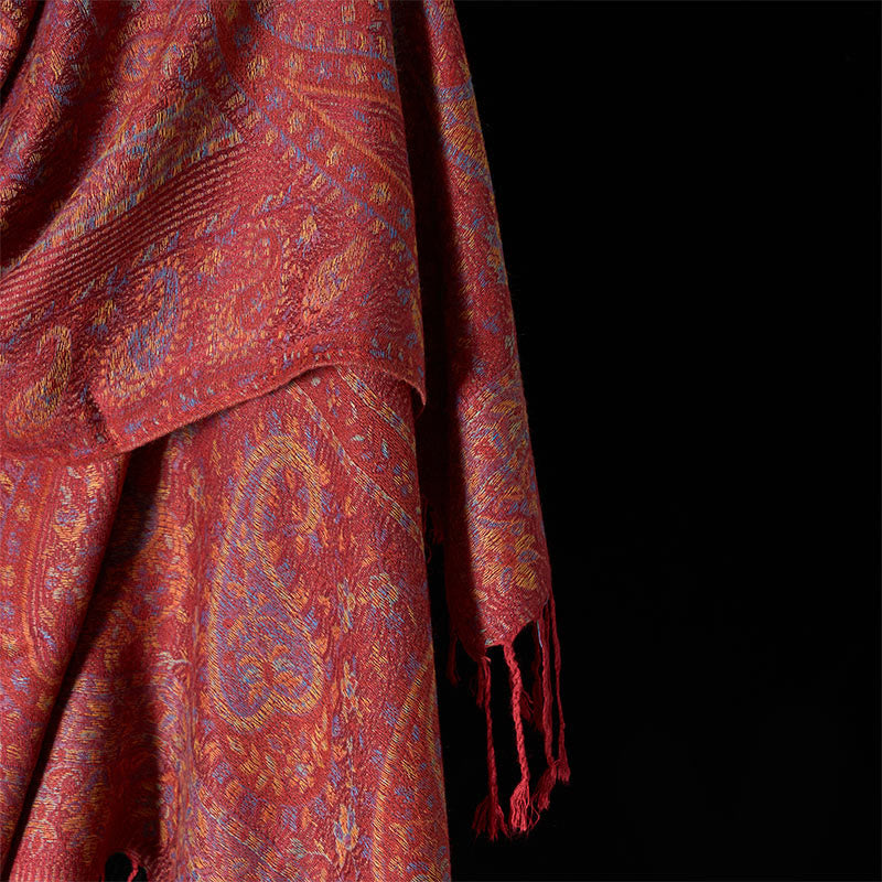 Écharpe confortable à pompons avec motif géométrique à rayures et fleurs de cajou rouges et roses de printemps - image 4