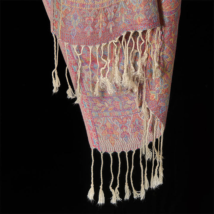 Écharpe confortable à pompons avec motif géométrique à rayures et fleurs de cajou rouges et roses de printemps - image 10