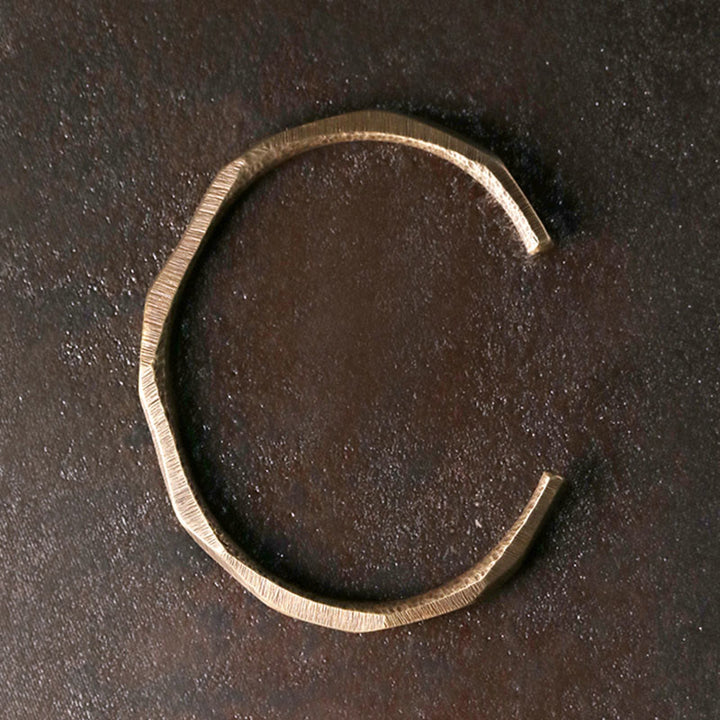 Bracelet ouvert en cuivre et laiton poli à la main avec Buddha Stones - image 1