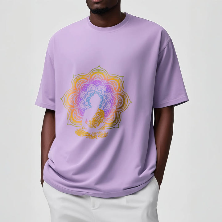 T-shirt à motif Bouddha assis multicolore avec Buddha Stones et fleurs mandala - image 17