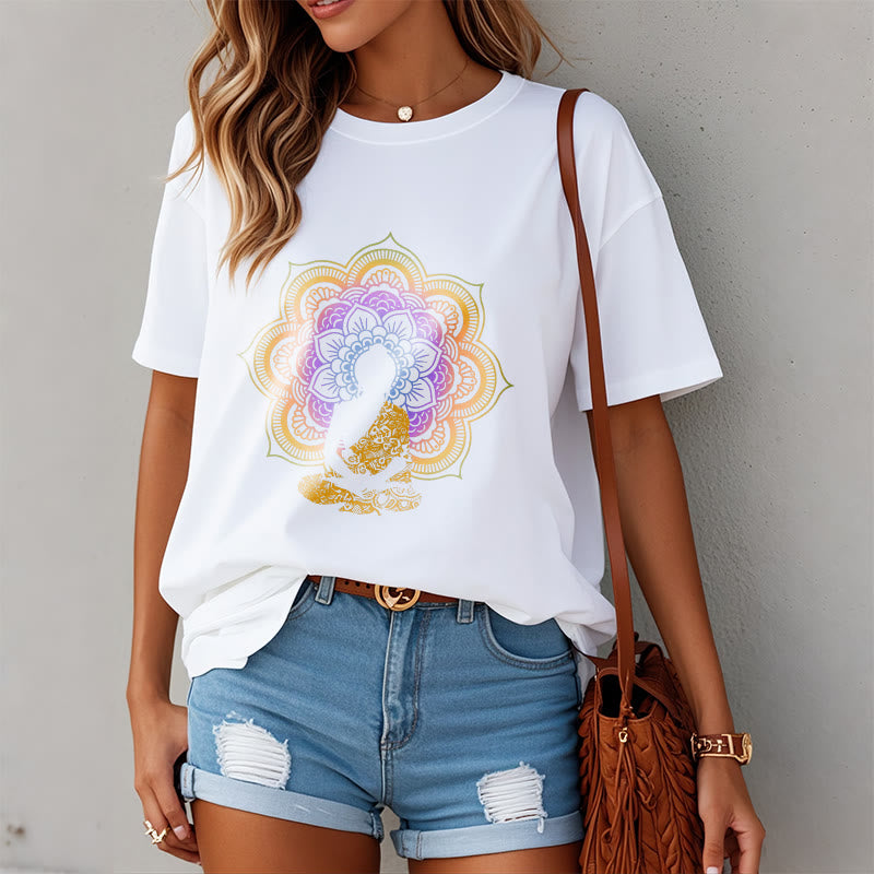 T-shirt à motif Bouddha assis multicolore avec Buddha Stones et fleurs mandala - image 7