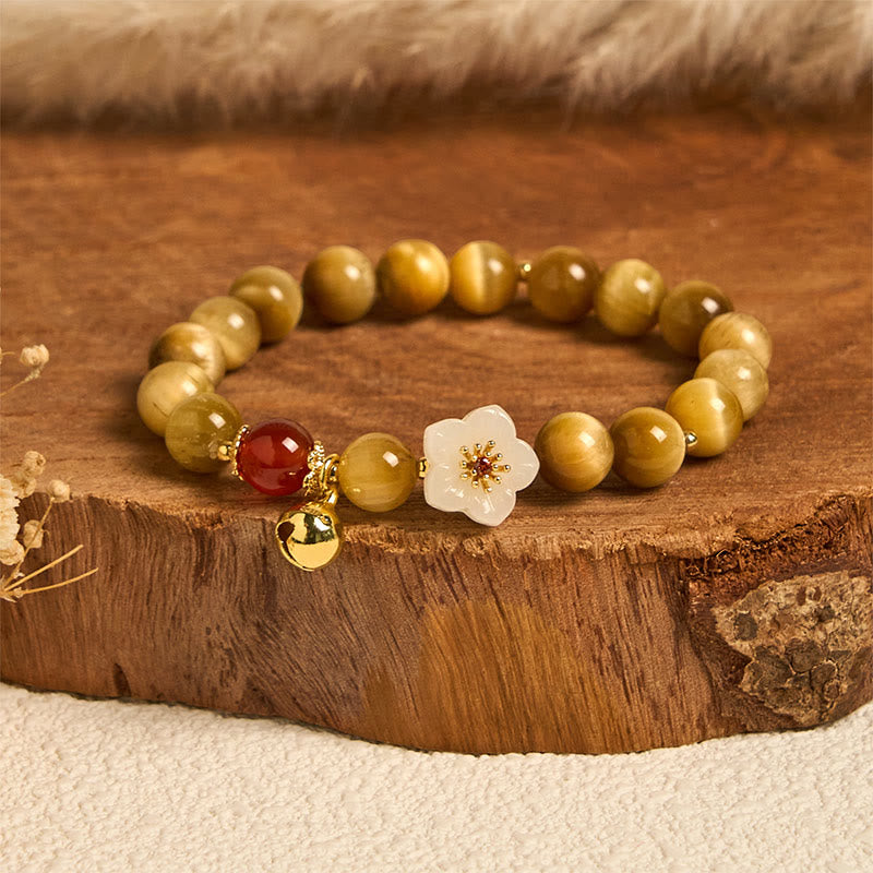 Bracelet courage en forme de clochette et œil de tigre doré naturel Buddha Stones - Œil de tigre et fleur blanche (tour de poignet : 14-16 cm) - image 0
