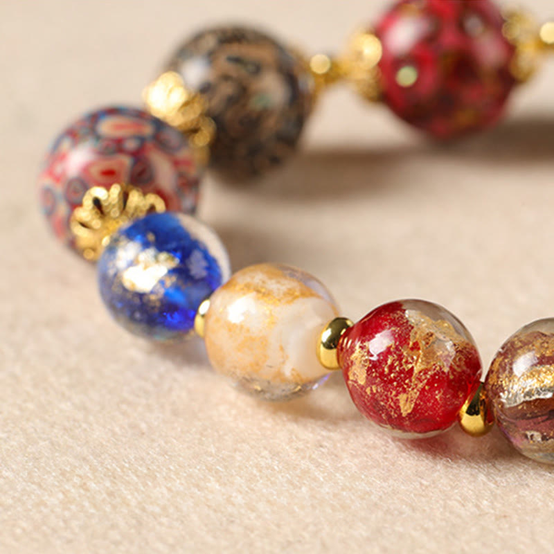 Bracelet artisanal en Buddha Stones, verre Liuli coloré, calebasse en bois de santal et perles laquées. - image 3