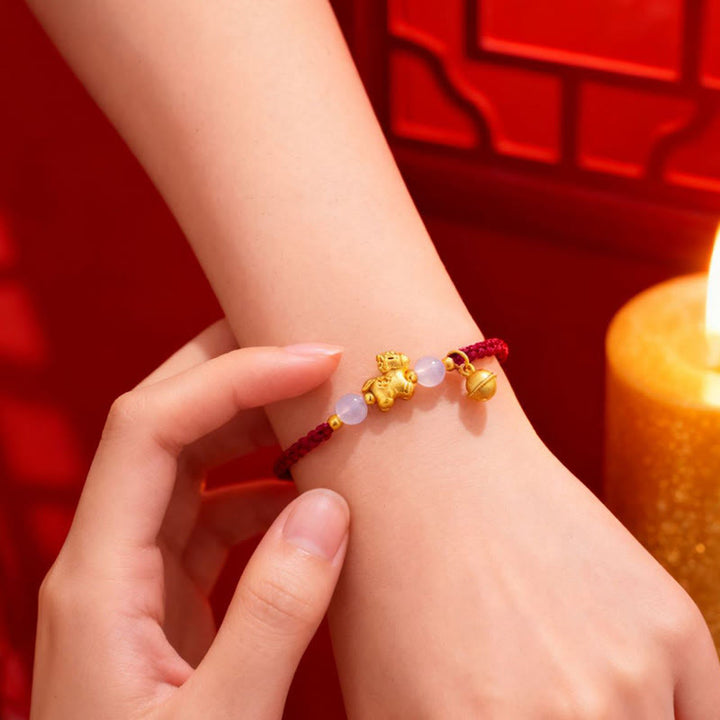 Bracelet tressé en agate blanche et fil rouge, inspiré de l'année du Cheval et orné de Buddha Stones. - image 4