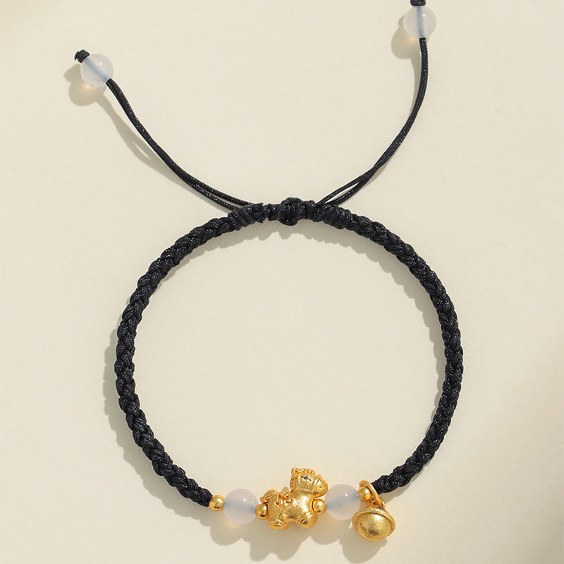 Bracelet tressé en agate blanche et fil rouge, inspiré de l'année du Cheval et orné de Buddha Stones. - image 9