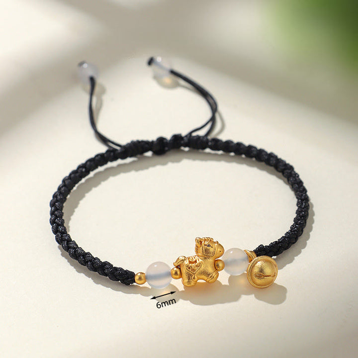 Bracelet tressé en agate blanche et fil rouge, inspiré de l'année du Cheval et orné de Buddha Stones. - image 10