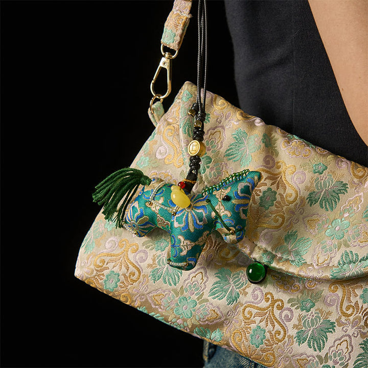 Décoration suspendue en brocart de soie à quatre faces en Buddha Stones, Année du Chant du Cheval - image 4